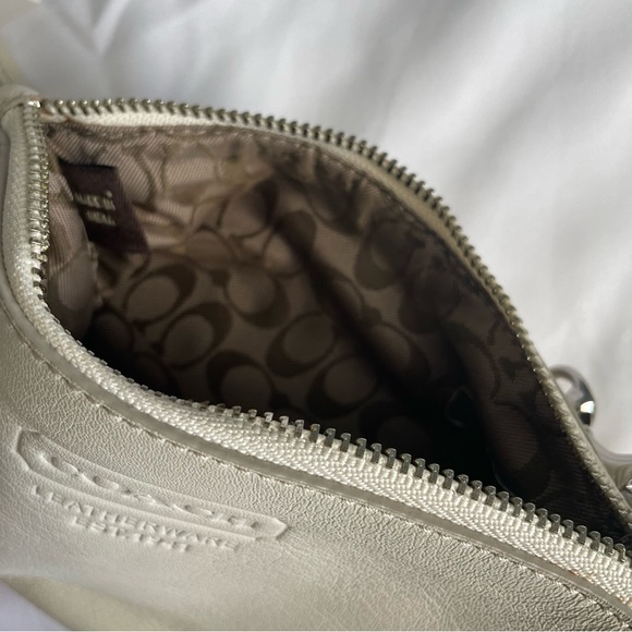Coach mini wristlet pouch - Picture 3 of 4